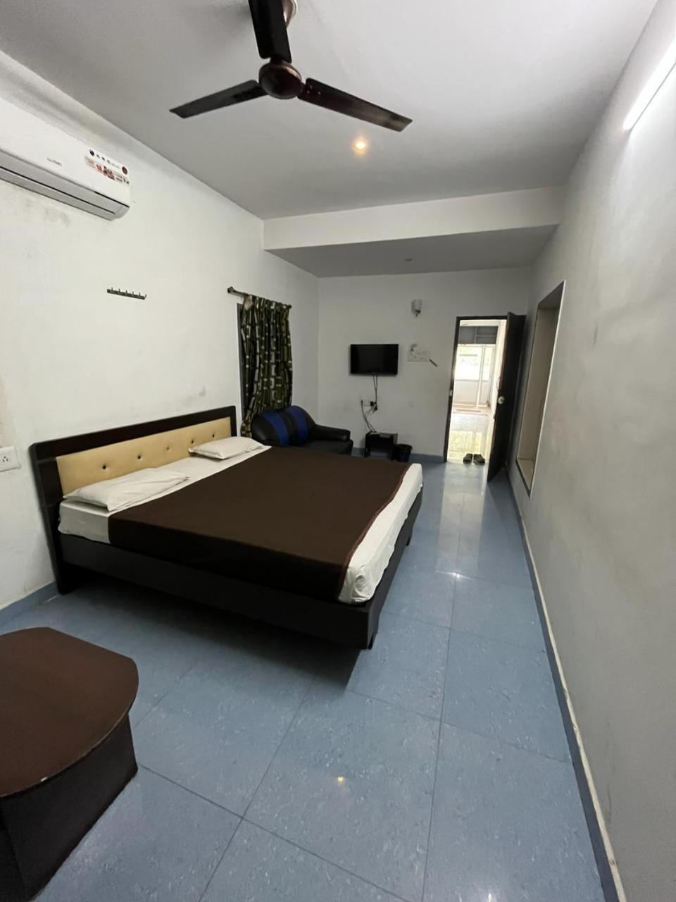 The Alp Hotel Madurai Buitenkant foto
