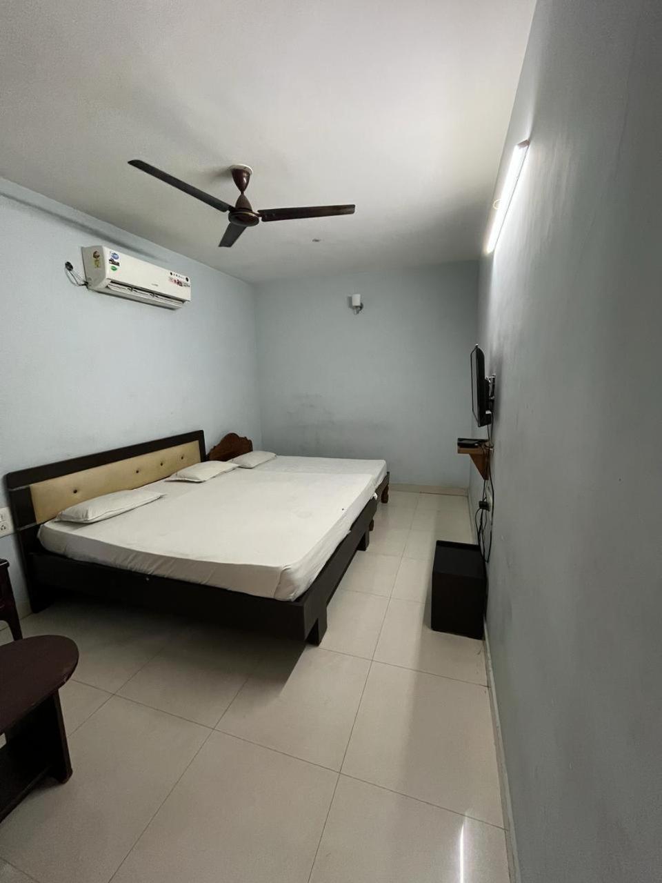 The Alp Hotel Madurai Buitenkant foto